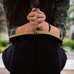 ضرورت دعا کردن و توکل به خدا در زمان مشکلات