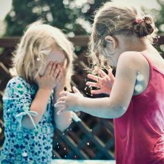 رفتار نامناسب کودکان با یکدیگر