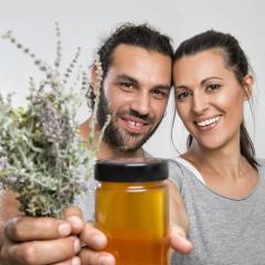 چگونه می‌توانیم زنان خانواده خود را هم مرتبه خویش بپذیریم و رنج آنها را رنج خود بدانیم.
