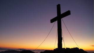 عیسی مسیح به روی صلیب مصلوب شد